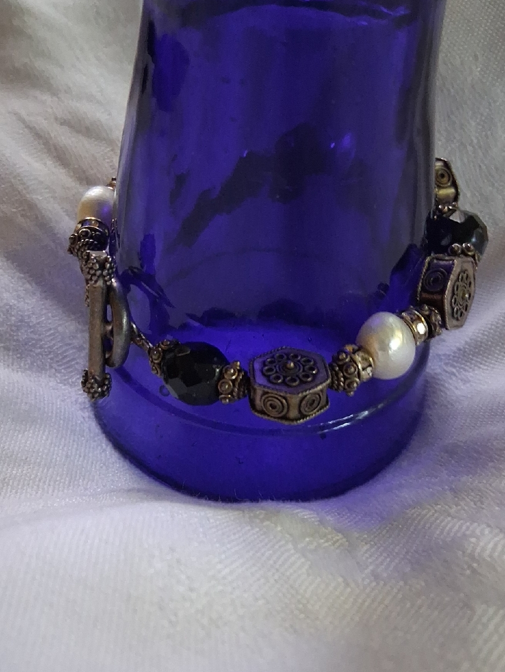 Beaded Bracelet with Black Faceted Beads and Pearls